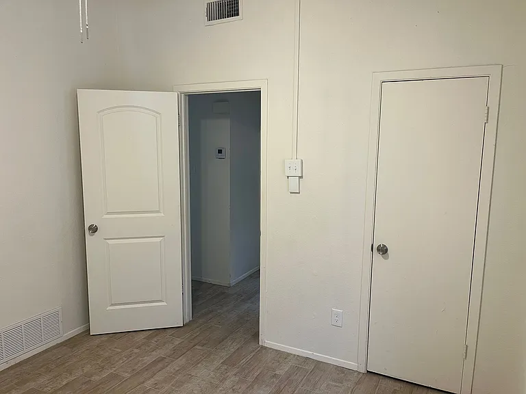 141 N Troy Ave #A — Photo 9