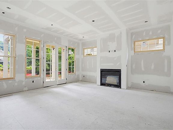 4th image of 652 Timm Valley Rd NE