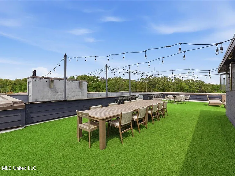 145 Republic St — Photo 41