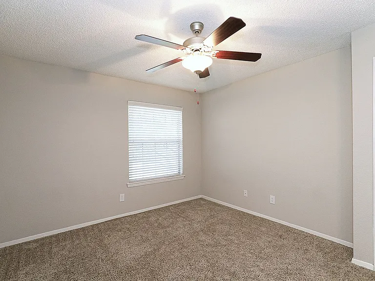 City Crest Apartments — Photo 118