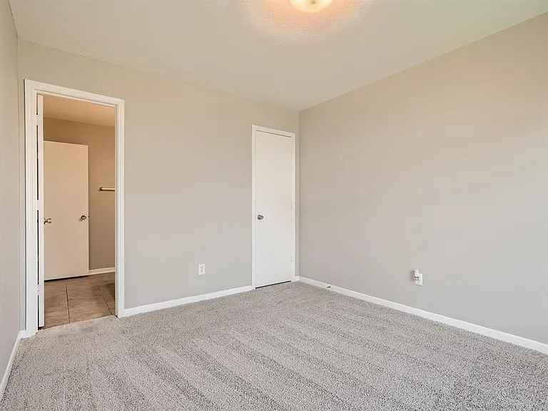 11010 Walkup Way — Photo 11