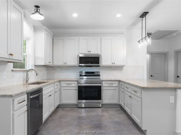 947 E Lafayette St, La Grange, TX 78945