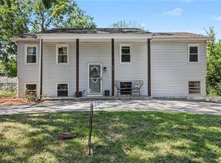 408 NE Richardson Pl, Lees Summit, MO 64086
