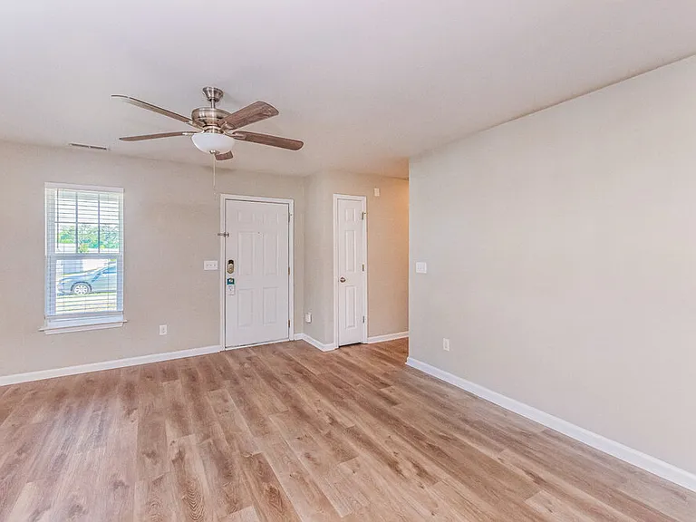821 Skinner Dr — Photo 3