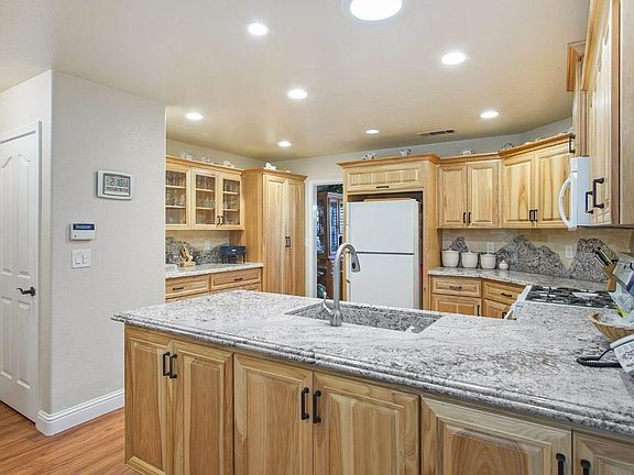 4th image of 6086 Raymond Ct