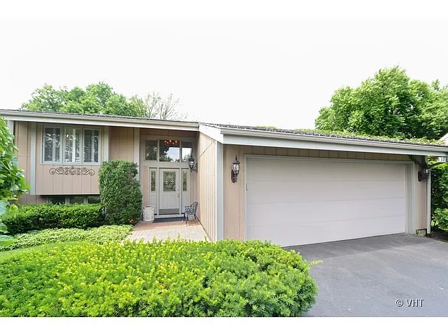 37 Briarwood S photo 1