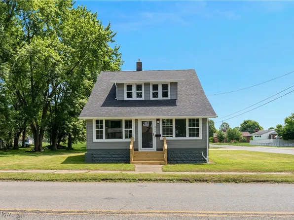 533 12th St, Campbell, OH 44405