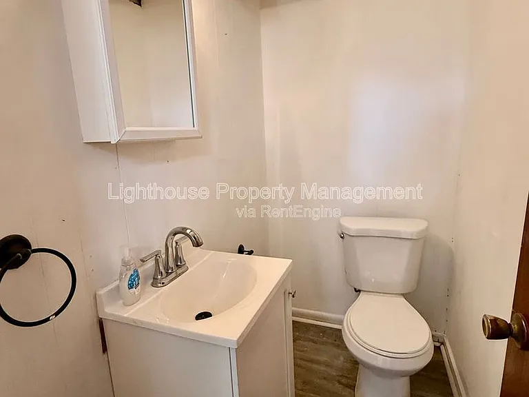 2118 Woodbine Ave — Photo 12