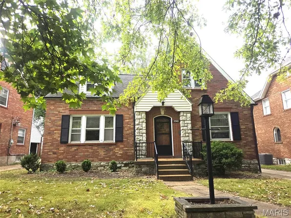 2940 Moniteau Dr, Saint Louis, MO 63121