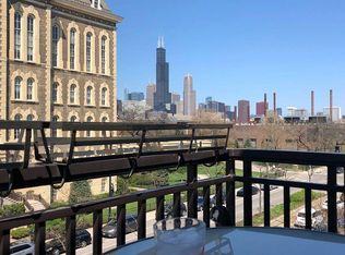 1075 W Roosevelt Rd #401, Chicago, IL 60607