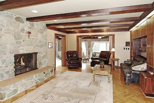 4th image of 21392 Vermont Ct