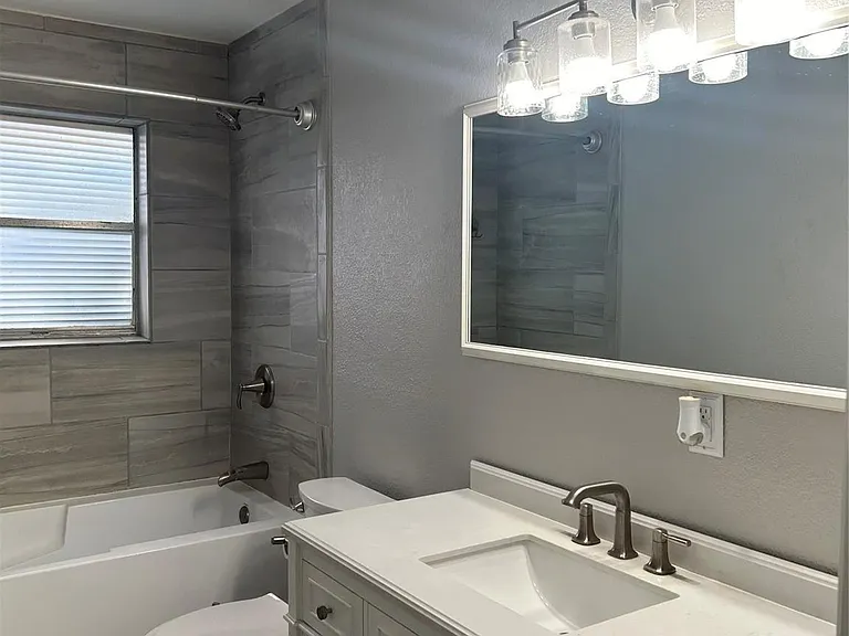 708 Western Ave — Photo 11