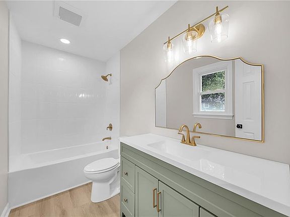 4th image of 708 Colony Dr