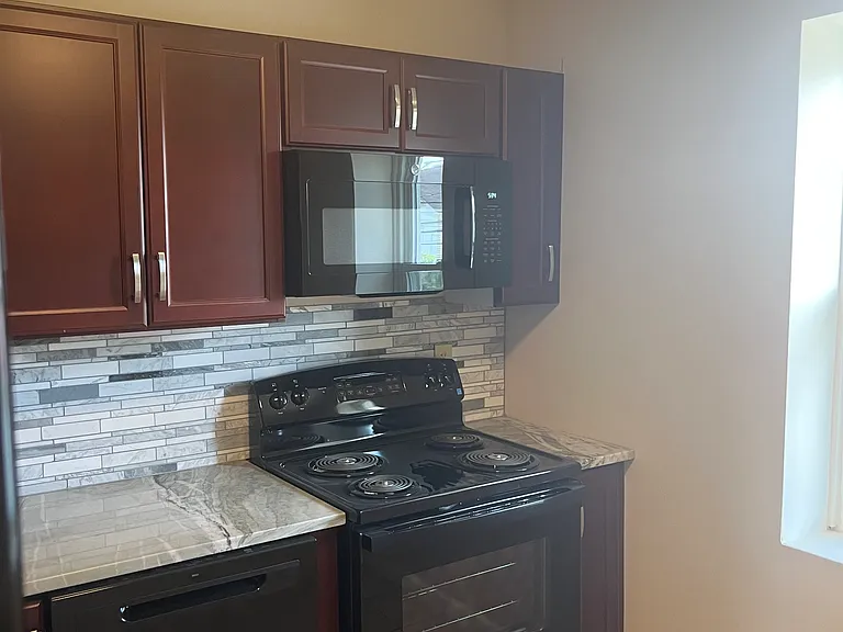 1201 Main St #2 — Photo 4
