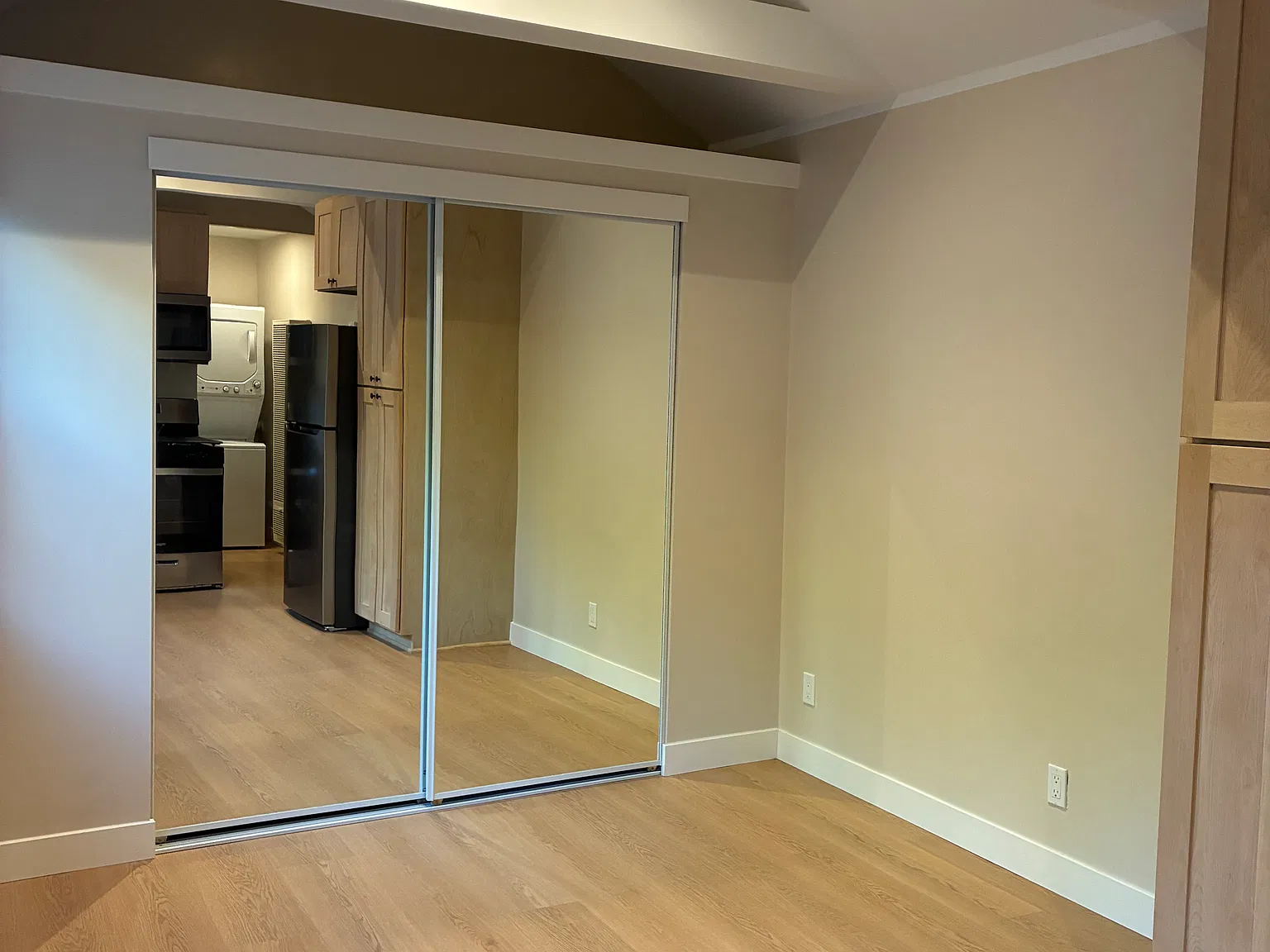 Studio, 230 sqft, $1,800 — Photo 4
