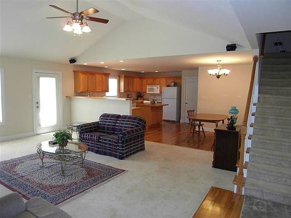 3rd image of 746 Chasefield Ave