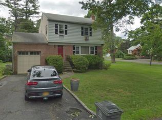 14 Oakley Rd, White Plains, NY 10606
