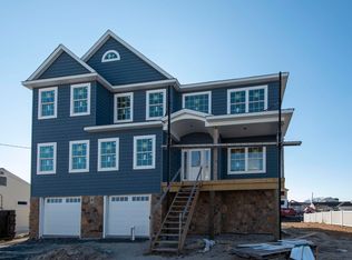 25 Cruiser Ct, Toms River, NJ 08753