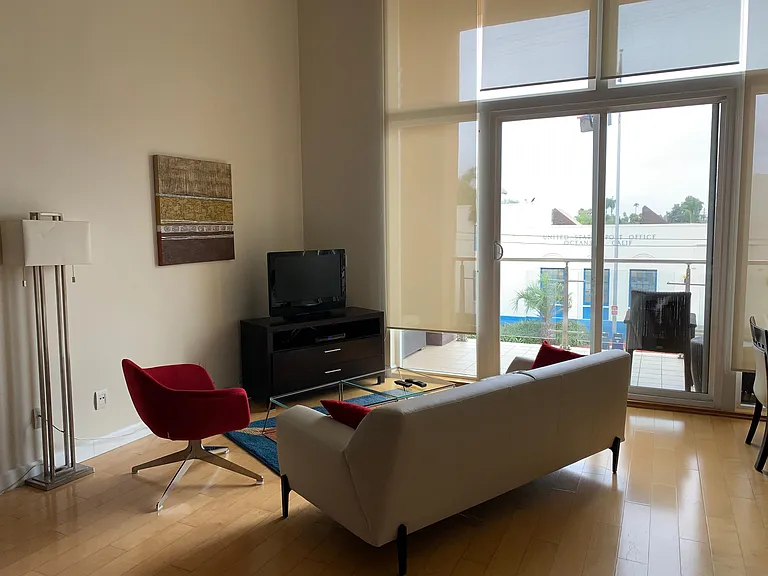 Standard Suite #2 - Open Layout Floorplan - 805 sq ft.