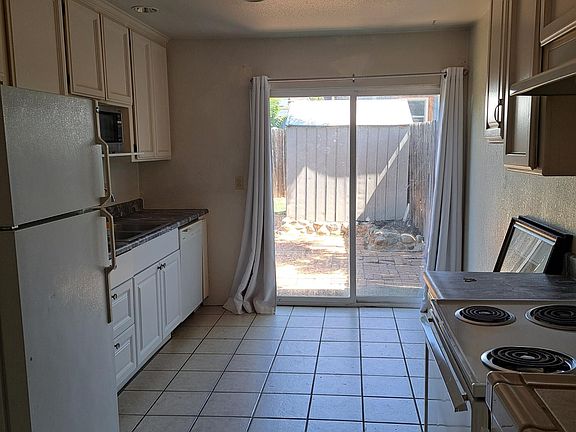 4th image of 106 Mormon St APT B