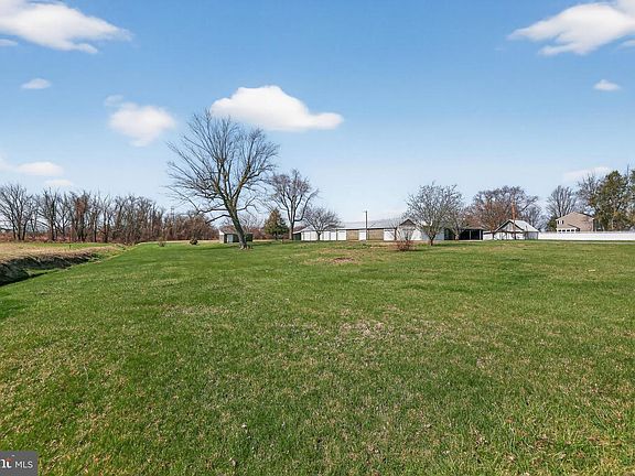 3rd image of 305 Wolfert Station Rd