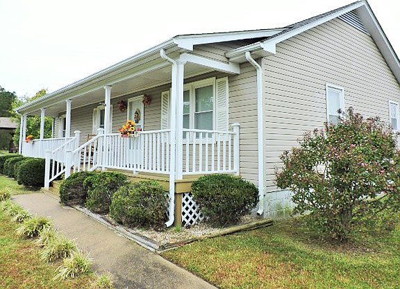 2nd image of 801 Woodland Dr
