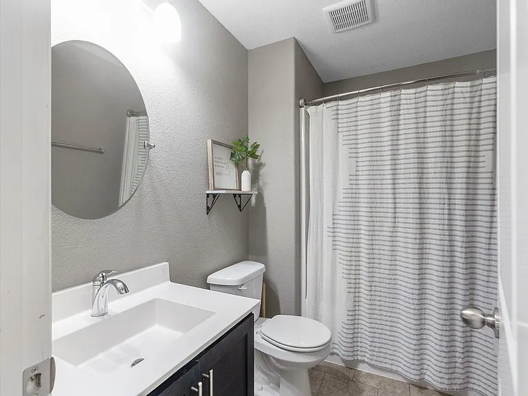 3308 W Charlotte St — Photo 9