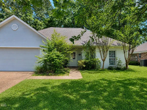 246 Cherry Bark Dr, Brandon, MS 39047