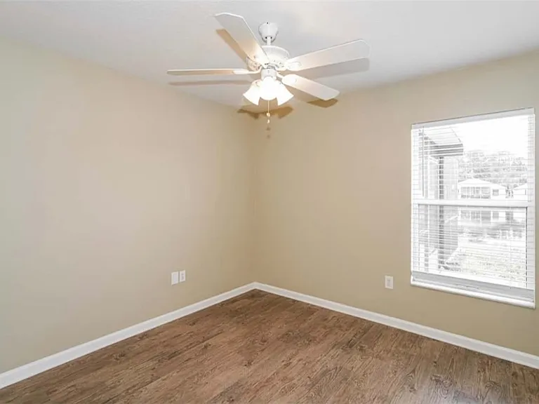 3741 SE 3rd Ave — Photo 5