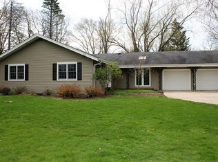 621 W Miller Rd, North Barrington, IL 60010