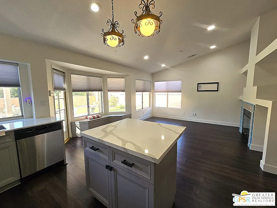 4 bed, 2.0 bath, 1618 sqft, $3,500 — Photo 4