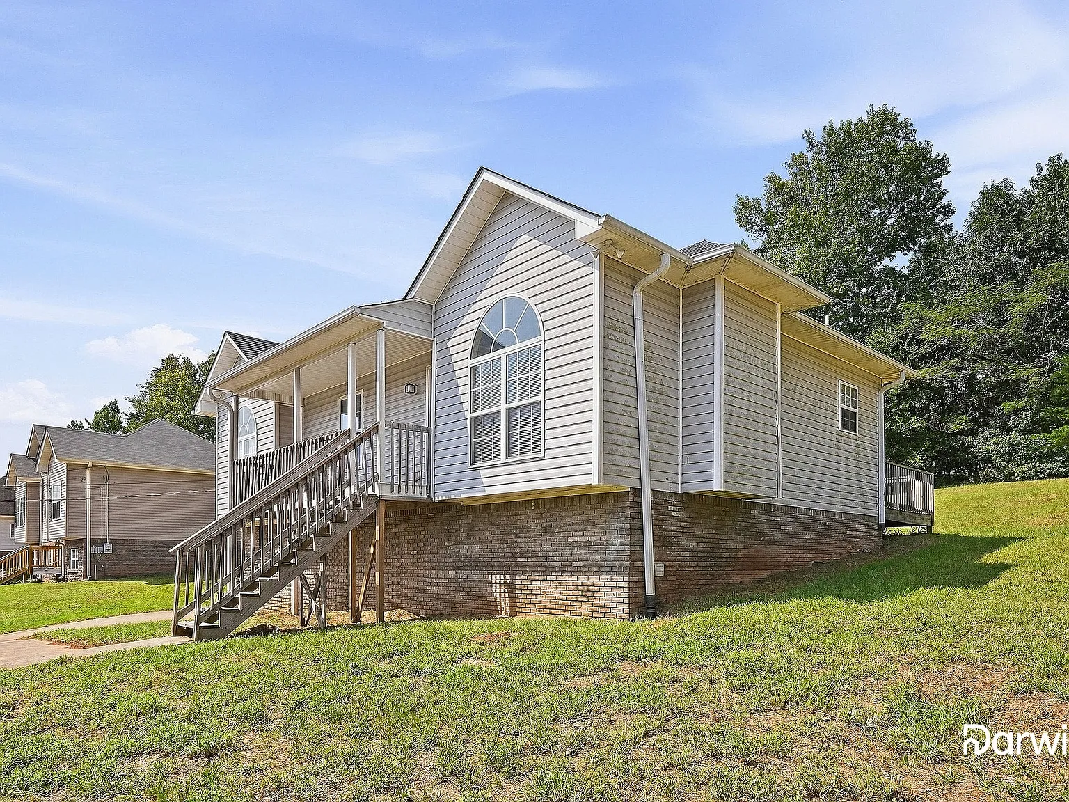 3 bed, 2.0 bath, 1162 sqft, $1,465 — Photo 2