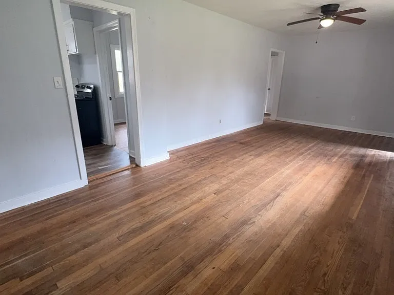 320 Lawrence Rd — Photo 3