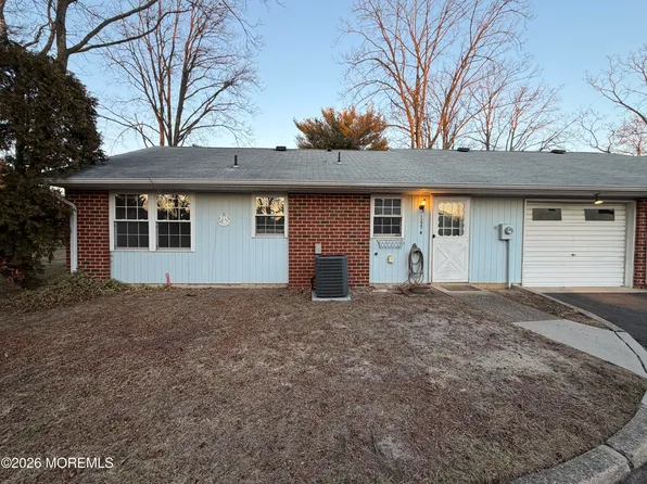 1237B Hamilton Court, Lakewood, NJ 08701