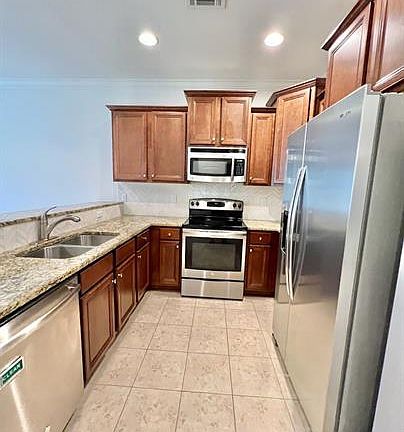 5th image of 16 W Shady Oaks Ln Unit B