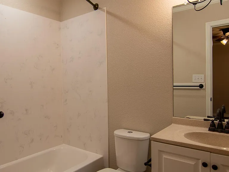 Creekside Apartments — Photo 22