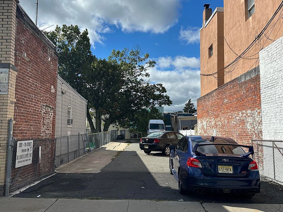 1st image of 1207 7th St