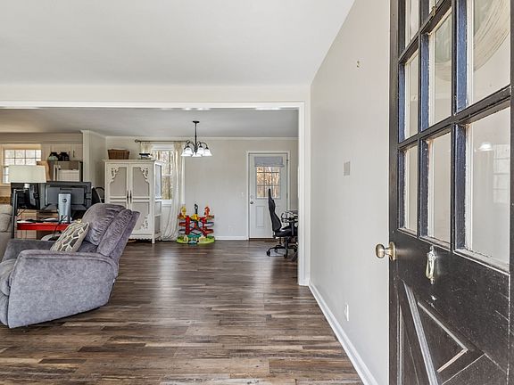 5th image of 205 Shiloh Rd