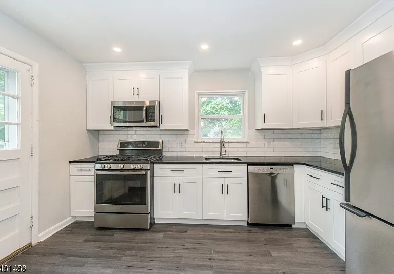 25 Whitfield St #1 — Photo 9