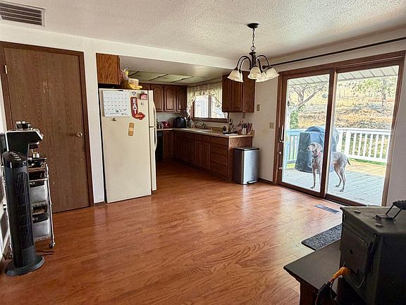 5th image of 844 Crest Dr