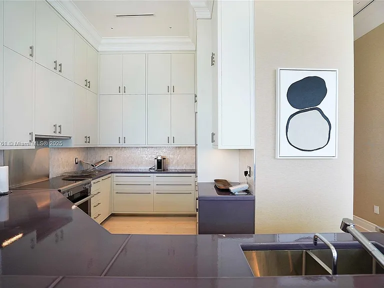 4401 Collins Ave #PH SOUTH — Photo 32
