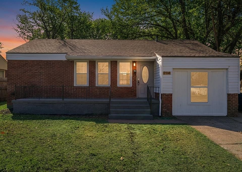 1st image of 214 E Myrtle Ln