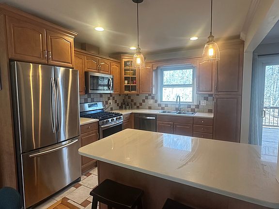 4th image of 7117 Lake Cove Dr