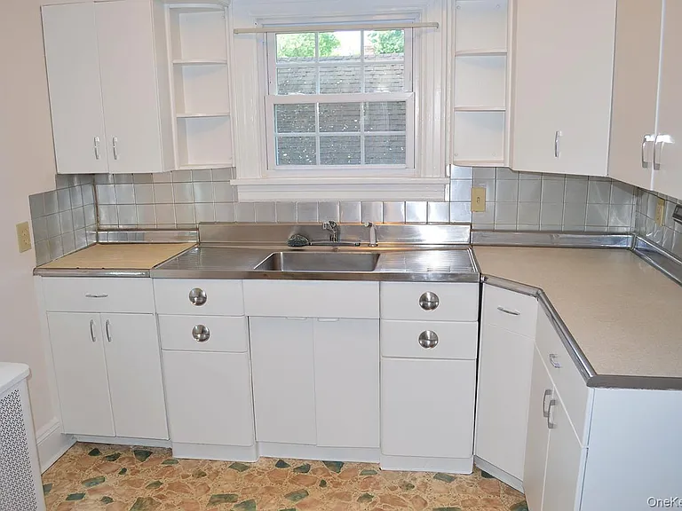 53 Ogden Ave — Photo 9