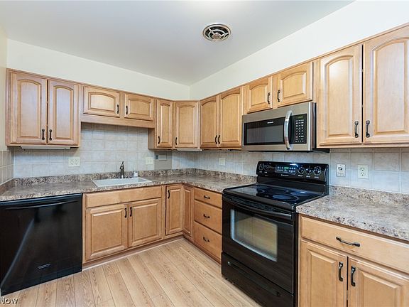 4th image of 3167 Linden Rd APT 204