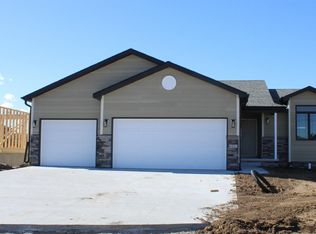 6421 N 12th Ct, Lincoln, NE 68521