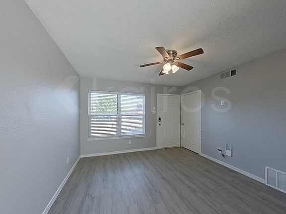 5th image of 1704 E Lovers Ln
