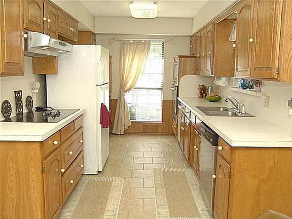 2nd image of 2515 Silverthorne Dr