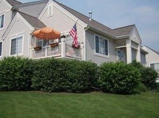 411 Cary Woods Cir, Cary, IL 60013