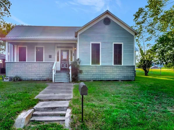 204 S Valley St, Cuero, TX 77954